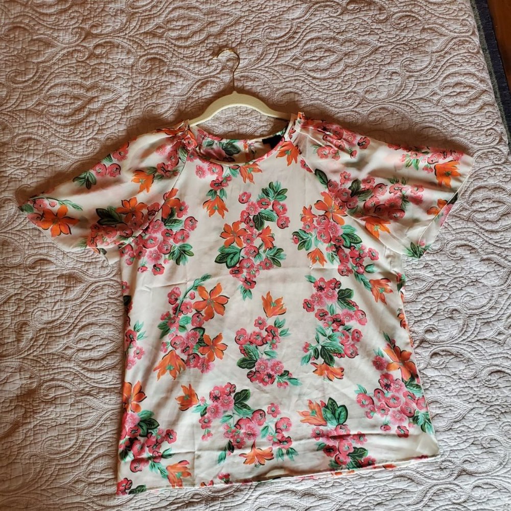 Ann Taylor Short Sleeve Flower Blouse